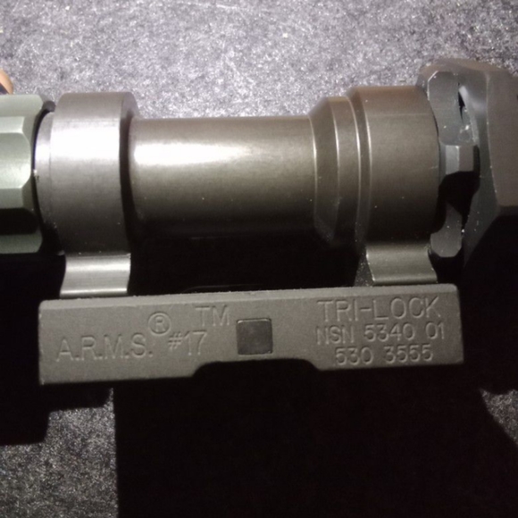 SureFire M951 Millennium Universal WeaponLight...A.RM.S #17 Tri-Lock throw lever - Picture 8 of 12